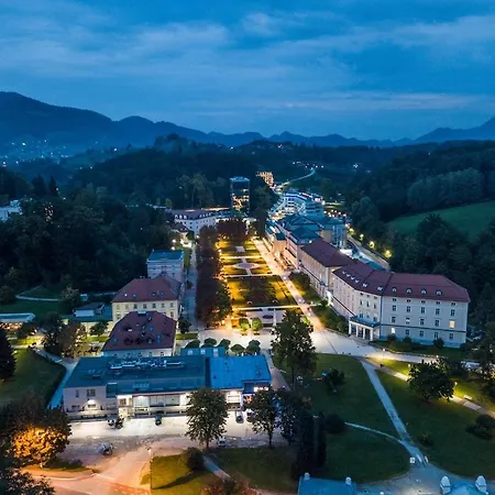 Spacious 2 Bed Near Town * 로가스카슬라티나