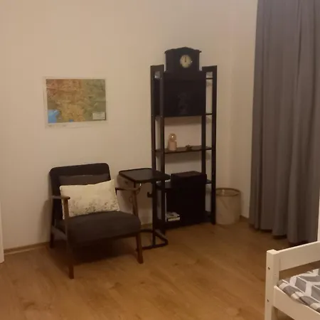 Spacious 2 Bed Near Town