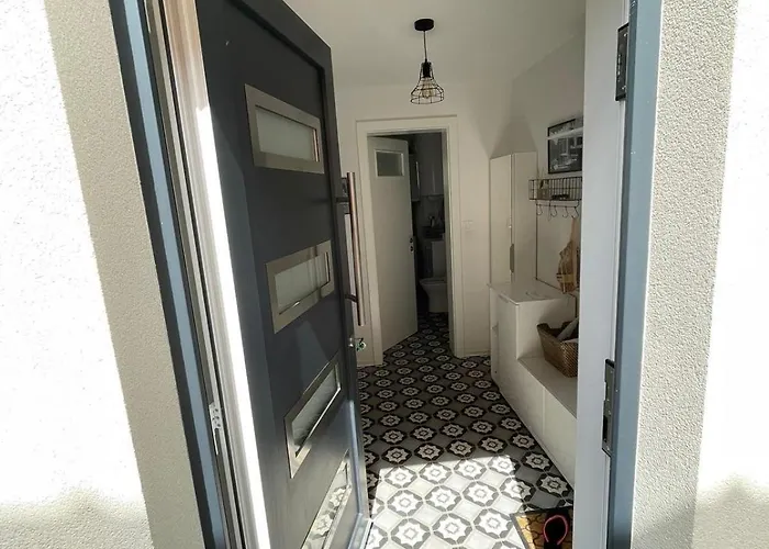 Spacious 2 Bed Near Town Casa vacanze