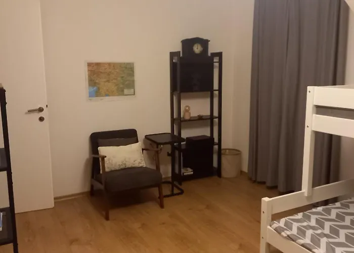 Spacious 2 Bed Near Town